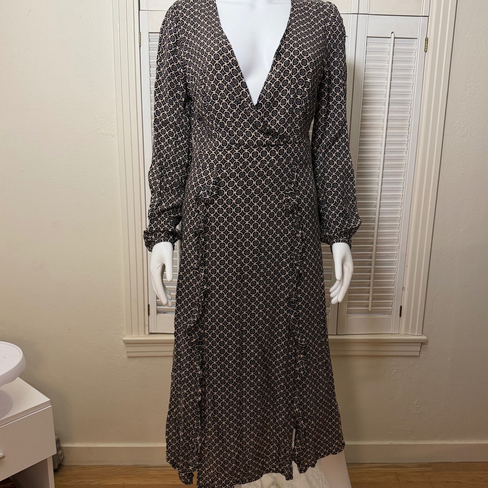 Very J Women Black Tan Geometric Medallion Print V-Neck Ruffle Midi Dress Size M